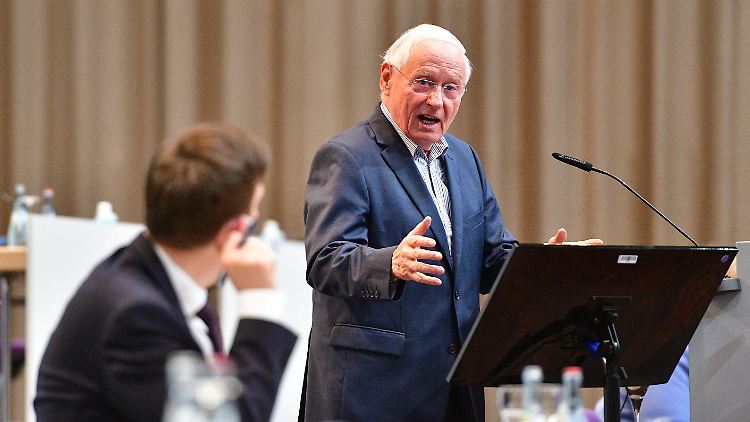 Lafontaine führt die saarländische Linken-Fraktion seit 2009 an.