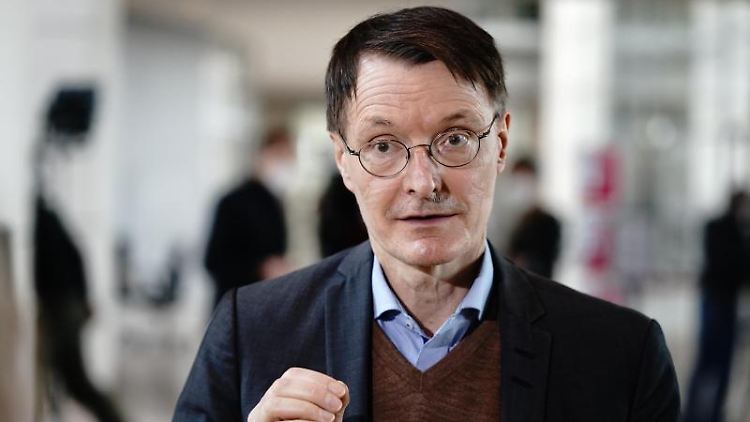 Karl Lauterbach warnt vor einem neuen "Katastrophenschuljahr".