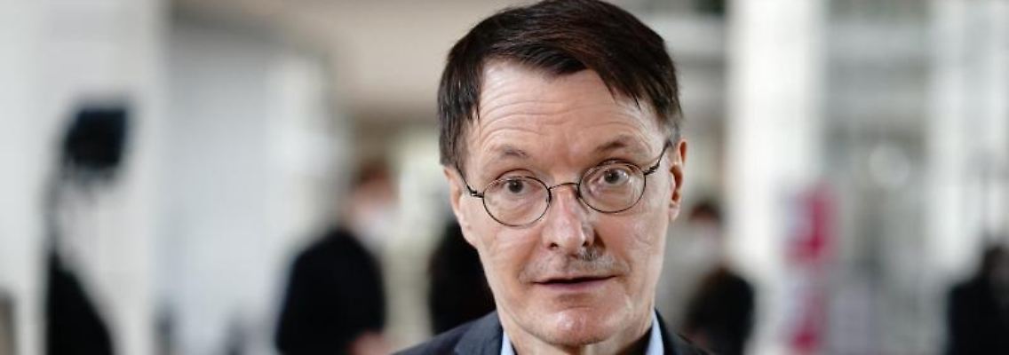 Karl Lauterbach, Gesundheitsexperte der SPD, gibt ein Interview. Foto: Kay Nietfeld/dpa/Archivbild