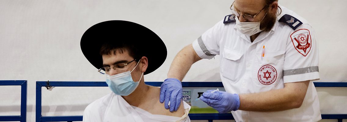 2021-04-22T000000Z_991165398_RC251N90CBKK_RTRMADP_3_HEALTH-CORONAVIRUS-ISRAEL-VACCINE.JPG