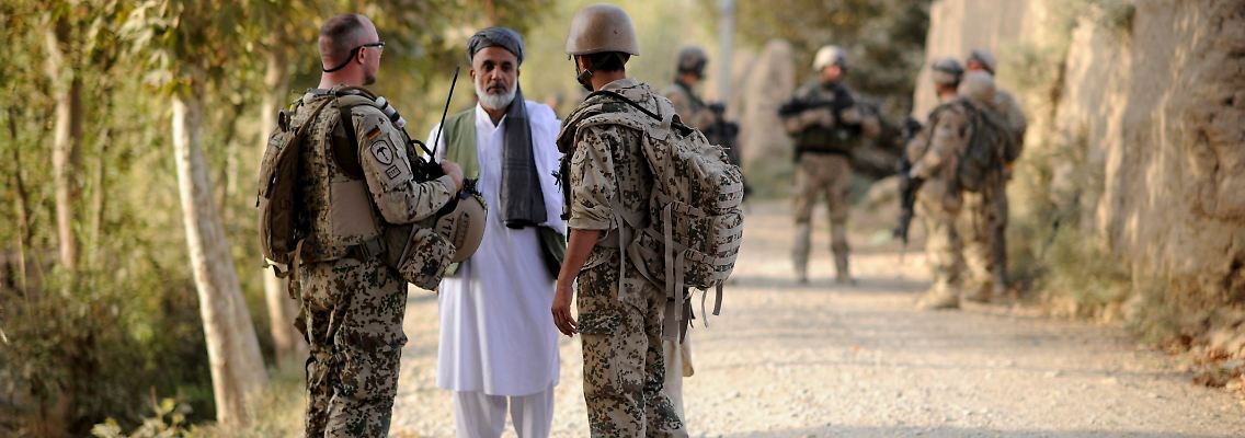 Hunderte afghanische Ortskräfte wollen aus Angst vor den Taliban nach Deutschland einreisen.
