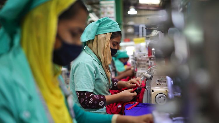 Weltweit sind mehr Frauen von Arbeitsarmut betroffen als Männer.