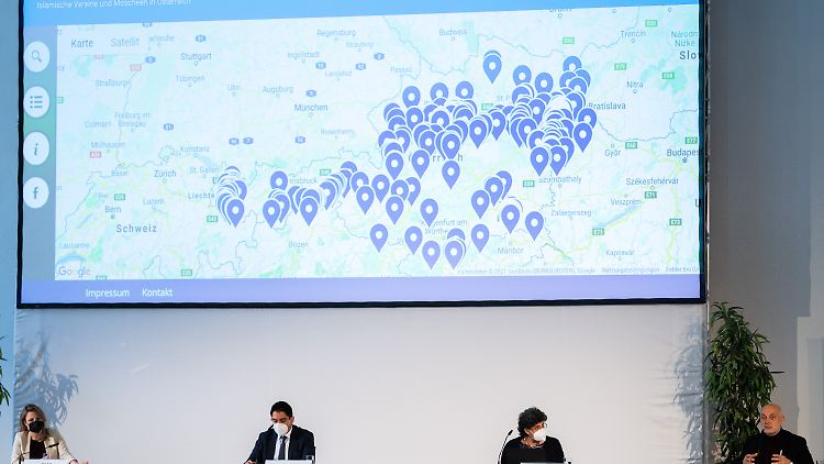 Kritiker hatten von Beginn an befürchtet, die Karte könnte dort verzeichnete Personen und Einrichtungen gefährden.