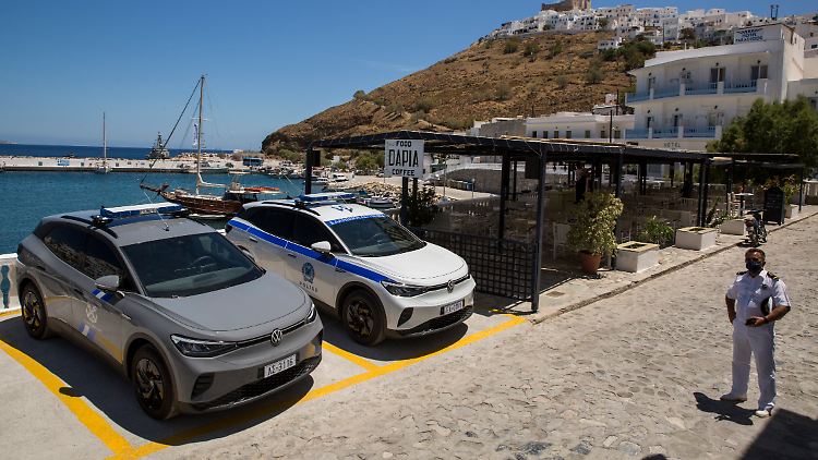 Volkswagen hat die ersten vier Elektro-Fahrzeuge der Typen ID.3 und ID.4 überreicht. Sie werden bei örtlichen Behörden wie der Polizei, der Gemeindeverwaltung und der Hafenpolizei eingesetzt.