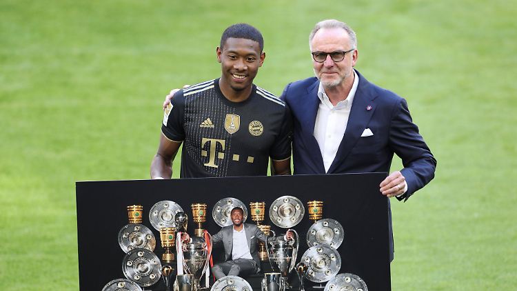 Eine letzte Ehrung: Den Alaba-Abschied hat Rummenigge noch nicht verdaut.