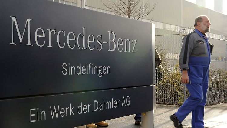 Daimler rechnet mit einem Auf und Ab: Der Autobauer hat gerade erst Tausende seiner Mitarbeiter wieder aus der Kurzarbeit zurückgeholt. 