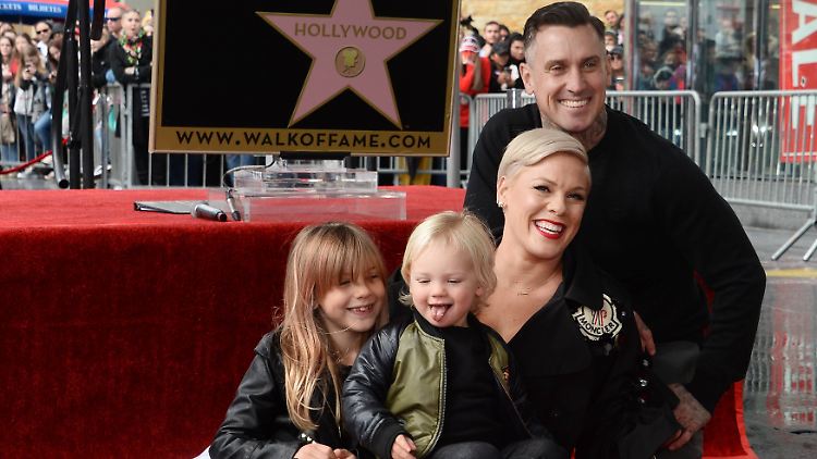 Zufriedene Familie: Pink mit ihrem Mann Carey Hart und den Kindern Willow Sage und Jameson Moon.