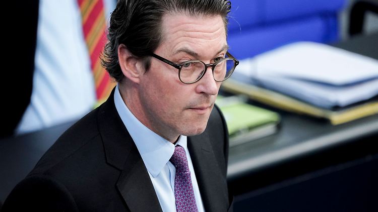 Laut Scheuer können alle Bürger für ihre Häuser und Wohnungen ab Mitte 2022 bessere Internetverbindungen einfordern.
