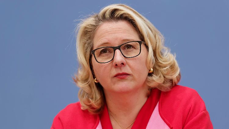 Schulze verwies unter anderem auf Tempo-30-Zonen und die Nachrüstung von Bussen.