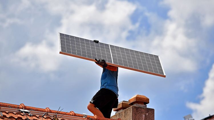 Die Regierung will den Klimaschutz stärken - unter anderem mit mehr Vorgaben für Solarenergie.