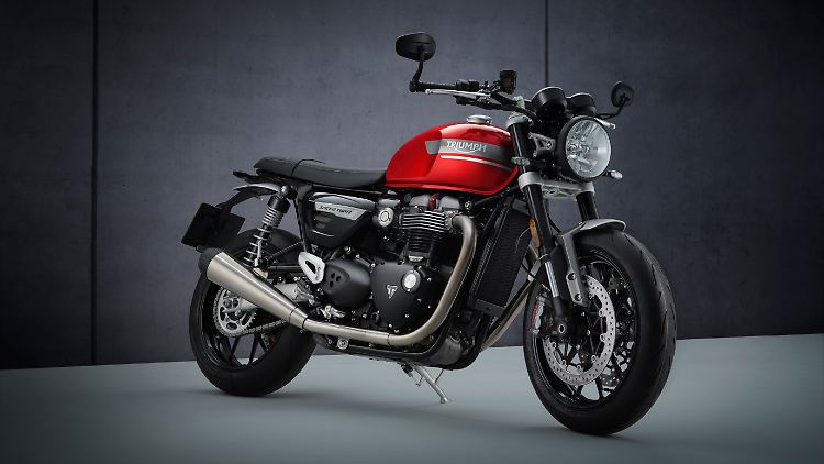 Optisch lehnt sich auch die überarbeitete Triumph Speed Twin immer noch stark an das Ur-Modell von 1938 an.