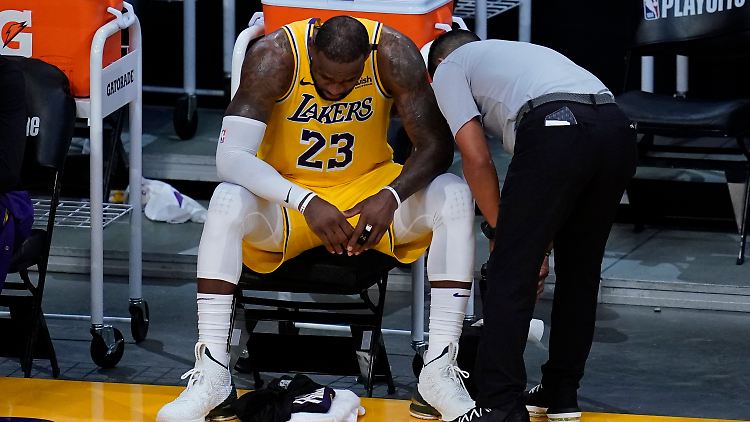 LeBron James kann es nicht fassen.