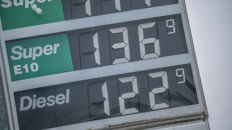 Die Benzinpreise sollen bis 2025 auf 55 Euro pro Tonne CO2 steigen. 