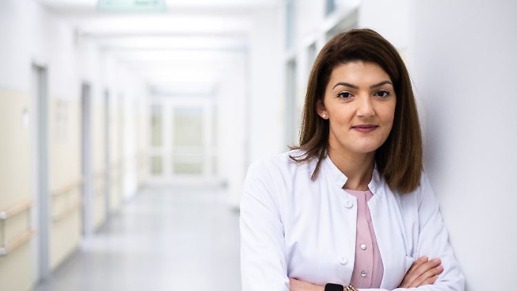 Ebru Yildiz spricht oft mit Angehörigen, weil der Wille der Verstorbenen nicht dokumentiert ist.