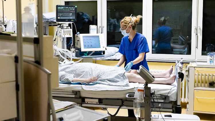 In einigen Regionen Großbritanniens steigen mit der Verbreitung der Delta-Variante die Krankenhauseinlieferungen.
