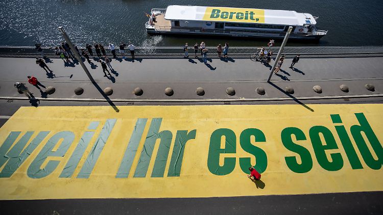 Kurs aufs Kanzleramt: Am Donnerstag präsentierten die Grünen ihr Wahlkampfmotto.