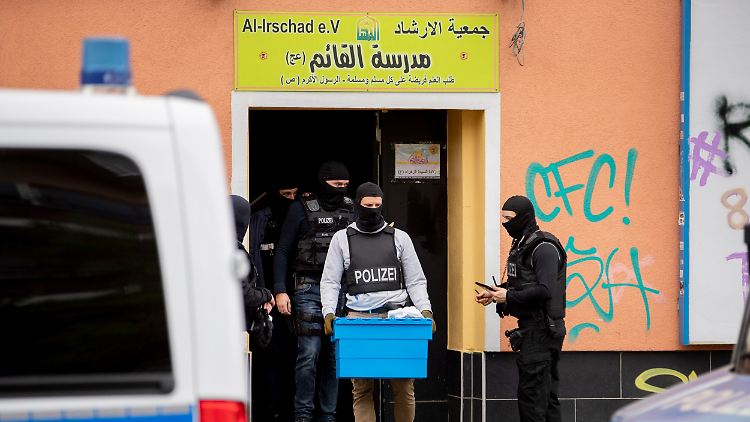 Im Zuge des Verbots dursuchte die Polizei im vergangenen Jahr Hisbollah-nahe Vereine und Moscheen, wie hier die Al-Irschad-Moschee in Berlin. 