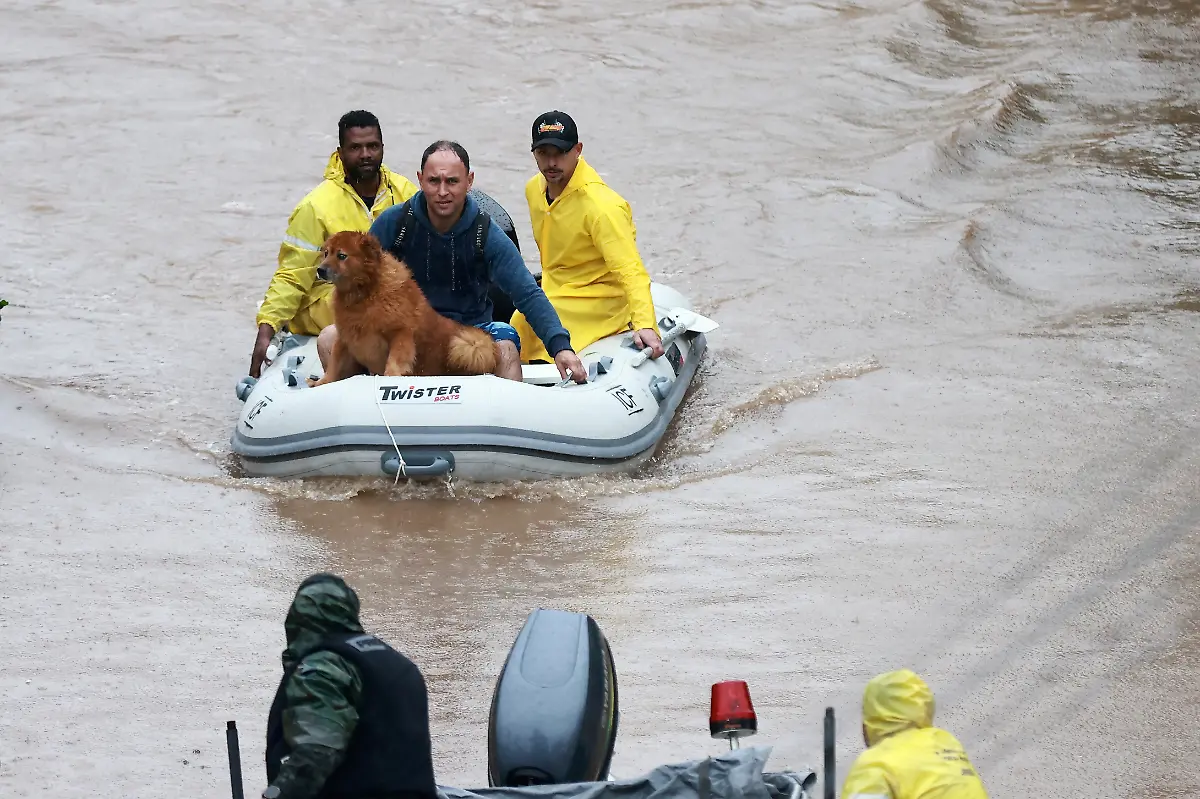 2024-05-23T182614Z-264830850-RC2HW7AVPFII-RTRMADP-3-BRAZIL-RAINS