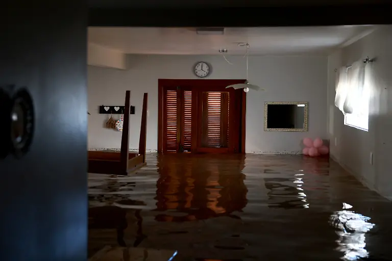 2024-05-14T231906Z-577136440-RC2JQ7A6K2MM-RTRMADP-3-BRAZIL-RAINS