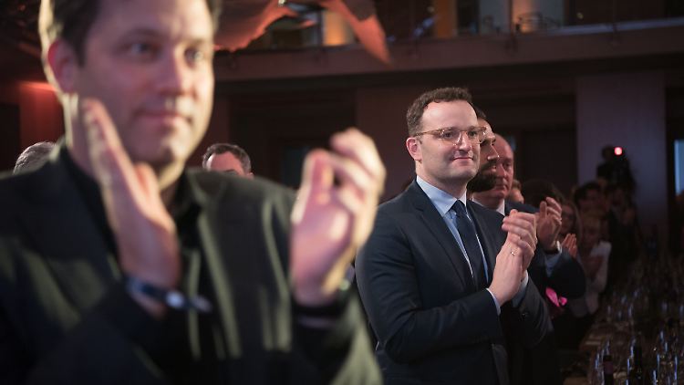Links Lars Klingbeil, rechts Jens Spahn: Einer hat diesmal wenig zu klatschen.