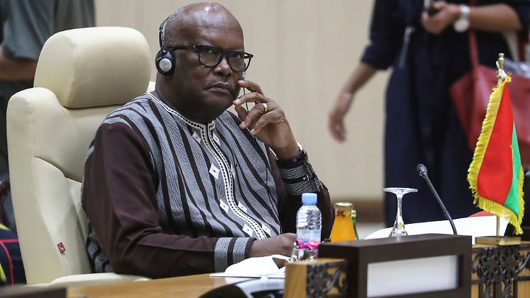 Präsident Roch Kaboré ordnete eine dreitägige Staatstrauer an, den Tätern gegenüber kündigte er Vergeltung an.