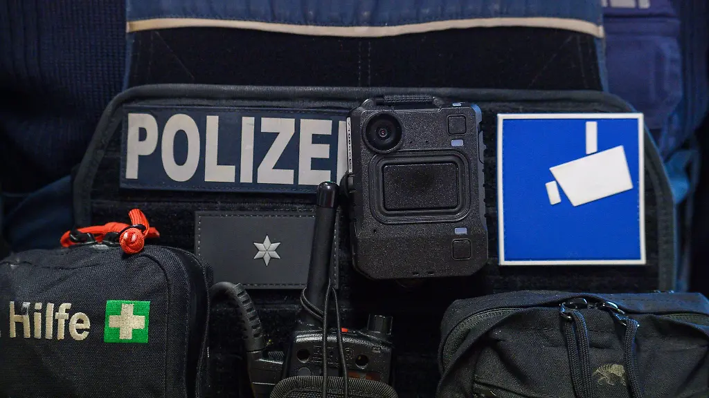 Die-Polizisten-im-Norden-Sachsen-Anhalts-sind-zuerst-mit-den-Bodycams-ausgestattet-worden