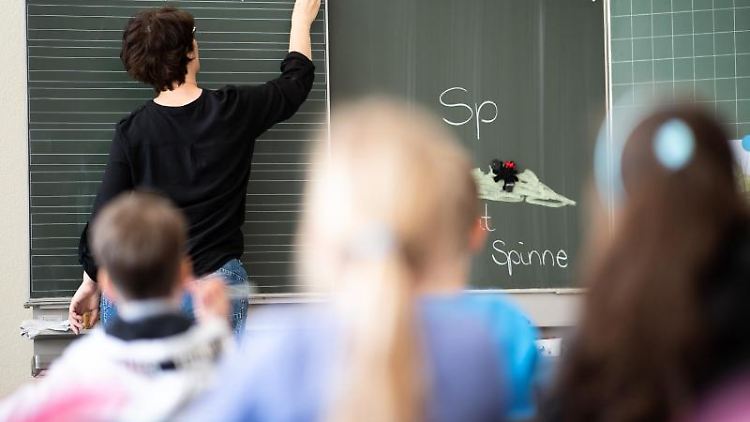 Eine mögliche Maskenpflicht im neuen Schuljahr schließen die Kultusminister nicht aus.