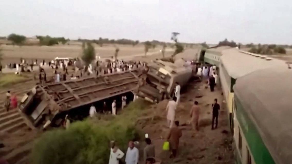 Pakistan Zugunglück.JPG
