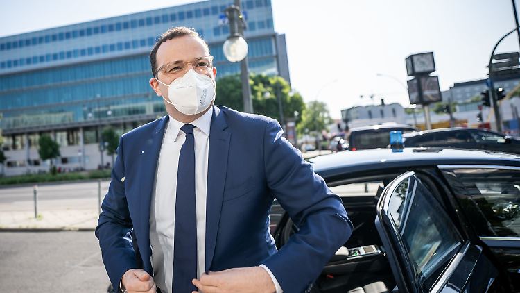 Die Inzidenz sei bei der Beurteilung des Pandemiegeschehens nie der einzige wichtige Wert gewesen, heißt es aus Jens Spahns Gesundheitsministerium.