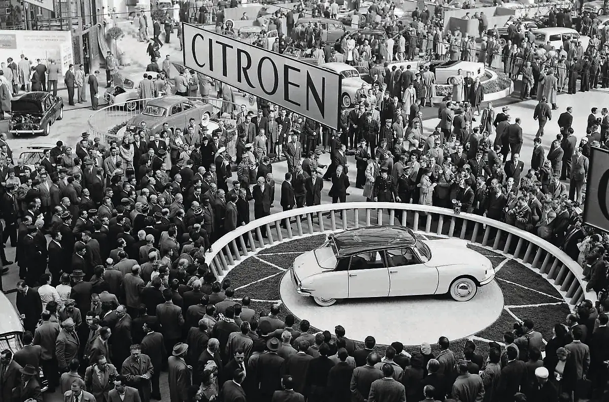 05-70-Jahre-Citroen-DS-Auf-dem-Pariser-Salon-1955-Quelle-DS-Automobiles-Stellantis