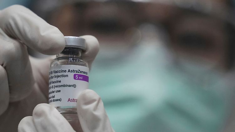 Zwei Dosen des Astrazeneca-Impfstoffes sind offenbar nicht so wirksam wie eine Kombination aus Astrazeneca und Biontech.