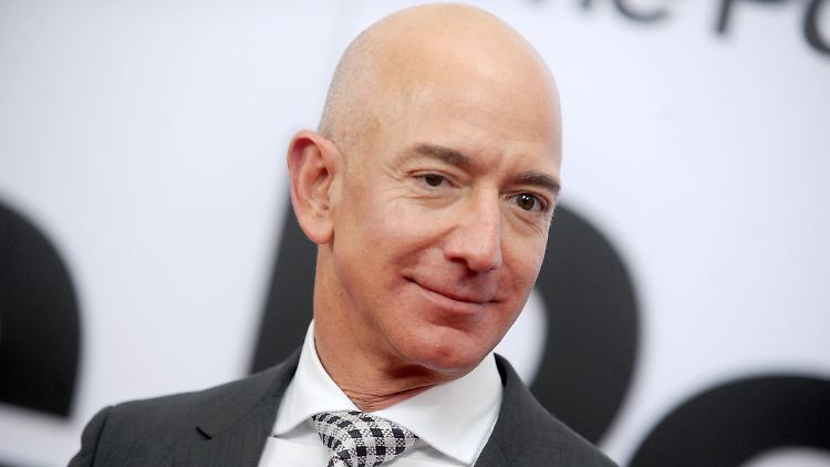Freut sich auf seine Reise an Bord der "New Shepard": Amazon-Gründer Bezos.