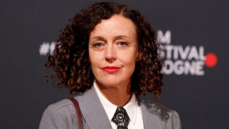 Maria Schrader begann ihr Berufsleben als Schauspielerin, 2005 führte sie erstmals Regie bei der Verfilmung des Buchs "Liebesleben" von Zeruya Shalev.
