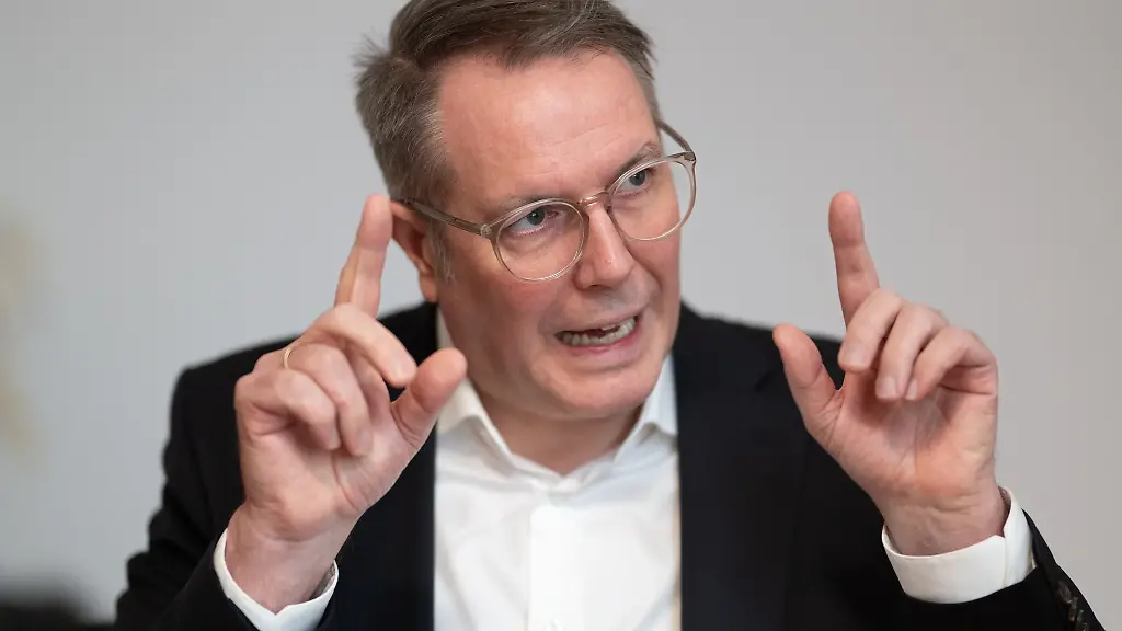 Schweitzer-Wer-in-den-Wahlkampf-einsteigt-muss-die-Nummer-eins-anstreben