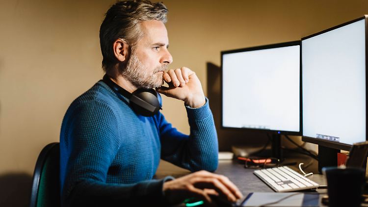 Das Licht in der direkten Umgebung des Arbeitsplatzes sollte auf 300 Lux kommen ...