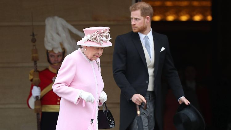 Treffen sie sich bald zum Vier-Augen-Gespräch? Queen Elizabeth II. und Prinz Harry.