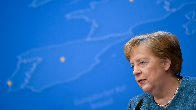 Kanzlerin Merkel übt sich in Selbstkritik.
