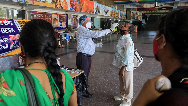 Zum ersten Mal seit zwei Monaten wurden in Indien weniger als 100.000 Neuinfektionen gemeldet.