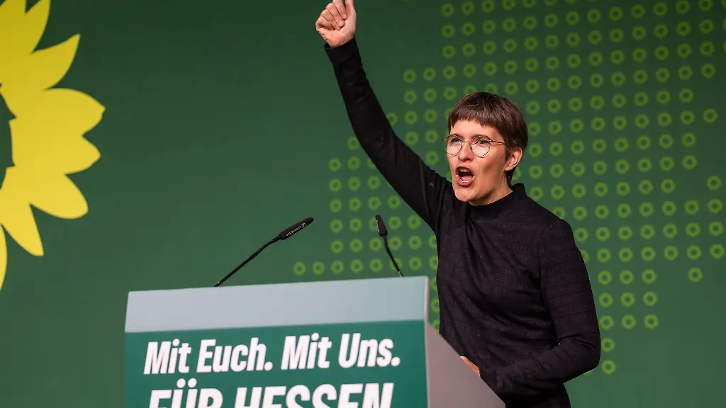 Anna-Luehrmann-wird-beim-Landesparteitag-der-hessischen-Gruenen-in-Marburg-zur-Spitzenkandidatin-fuer-die-Bundestagswahl-2025-gekuert