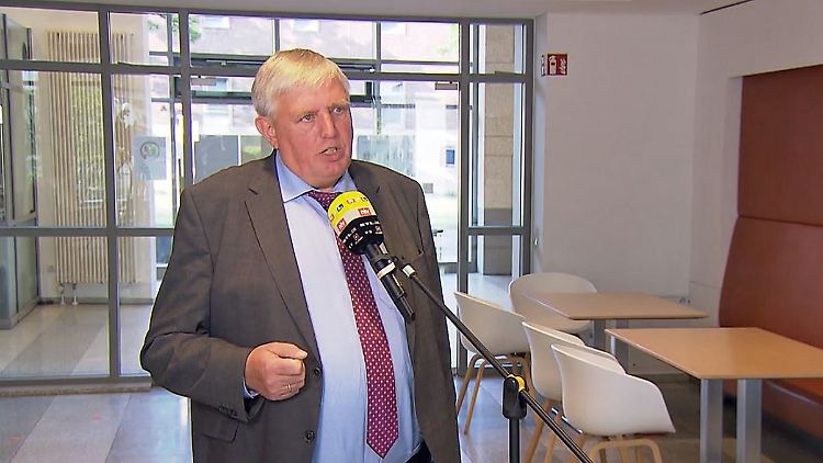 "Wer demnächst am gesellschaftlichen Leben teilnimmt, hat viele Vorteile, wenn er geimpft ist", sagt NRW-Gesundheitsminister Karl-Josef Laumann 