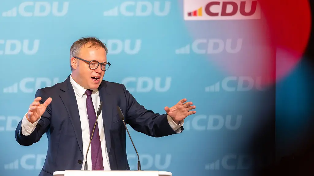 Ministerpraesident-Mario-Voigt-will-schnelle-Verbesserungen-in-der-Bildungspolitik