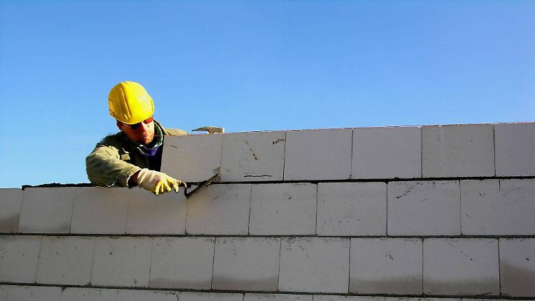 Die Arbeitgeber warnen vor steigenden Lohnkosten, die etwa das Bauen noch teurer machen würden. 