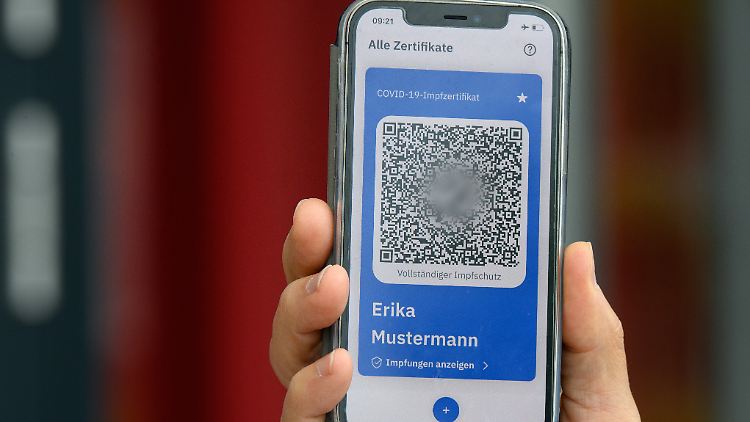 Bundesgesundheitsminister Jens Spahn wird weitere Details zum digitalen Impfzertifikat am Donnerstag in einer Pressekonferenz erläutern.
