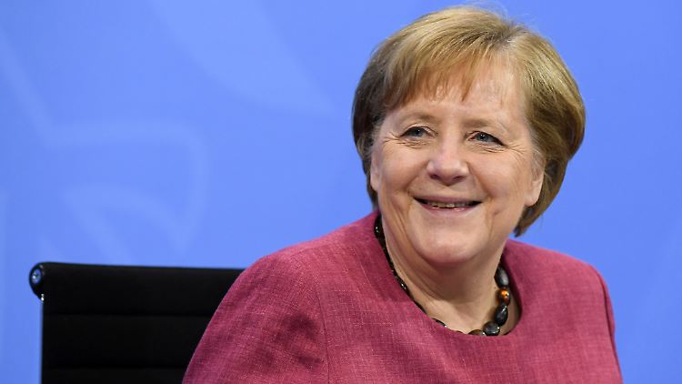  "Die Zahl der Arbeitslosen sinkt und liegt wieder unter dem Stand des Vorjahres", betonte die Kanzlerin. 