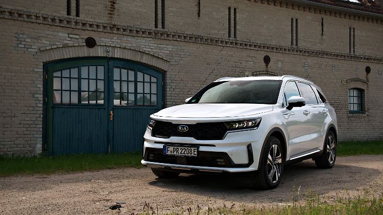 Der Kia Sorento präsentiert sich auch als Plug-in-Hybrid mit US-amerikanischer Üppigkeit. 
