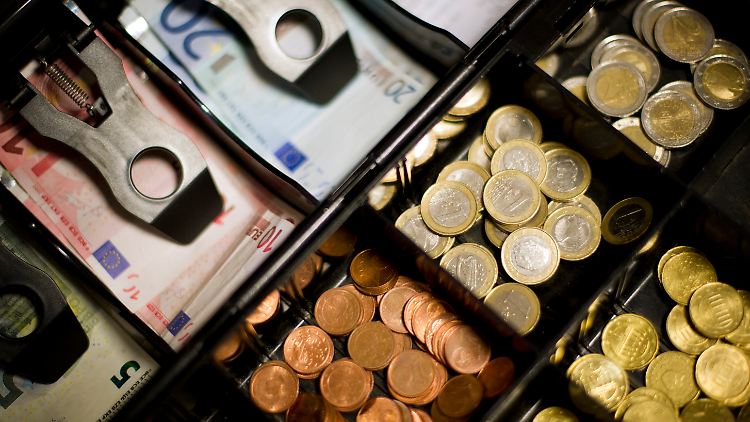 Trotz hoher Inflation geben die Bürger weiter Geld aus. Das spült Einnahmen in die Staatskassen.