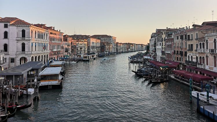 Abends, wenn die Tagestouristen Venedig verlassen haben, ist die Stadt fast ausschließlich den Einheimischen vorbehalten.