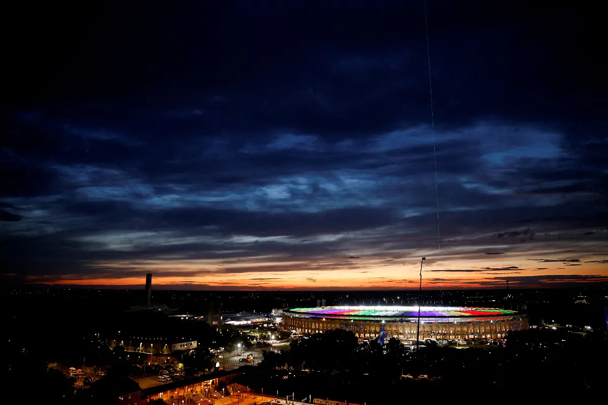 2024-07-14T000000Z-10933-UP1EK7E1KGTCF-RTRMADP-3-SOCCER-EURO-ESP-ENG-FANS