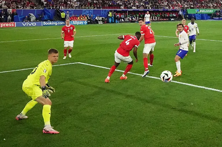 2024-06-17T000000Z-876198020-UP1EK6H1JP2K7-RTRMADP-3-SOCCER-EURO-AUT-FRA-REPORT