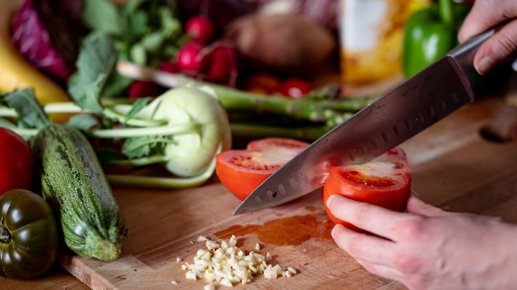 Noch ein Grund auf Fleisch zu verzichten? Vegetarier haben laut US-Forschern ein geringeres Risiko, schwer an Covid-19 zu erkranken.